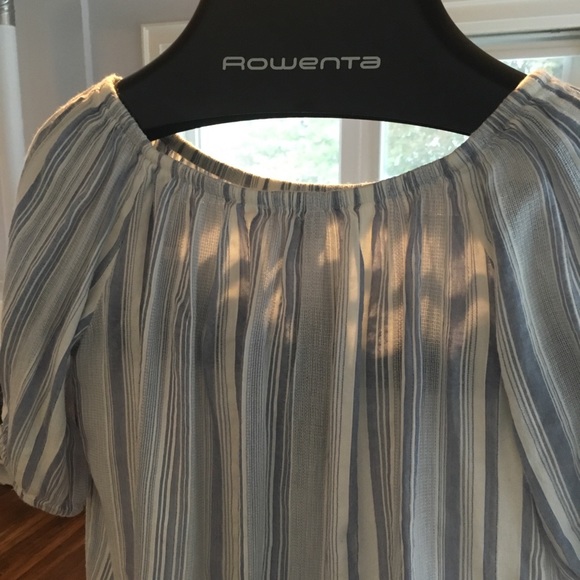 NWOT Loft Outlet off shoulder shirt - Picture 4 of 4